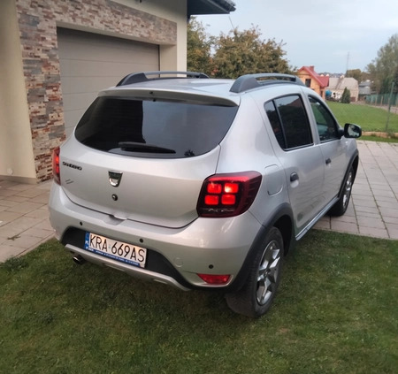 Dacia Sandero cena 30900 przebieg: 90000, rok produkcji 2018 z Giżycko małe 37